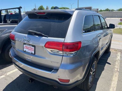 Used 2017 Jeep Grand Cherokee Limited AWD/4WD image 4