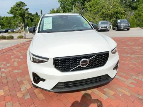 Used 2026 Volvo XC40 B5 Plus AWD/4WD image 4