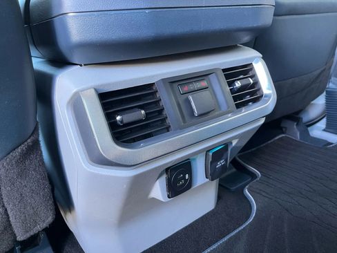 Used 2022 Ford F150 Limited image 11