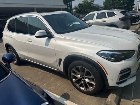Used 2021 BMW X5 xDrive40i w/ Premium Package AWD/4WD image 3