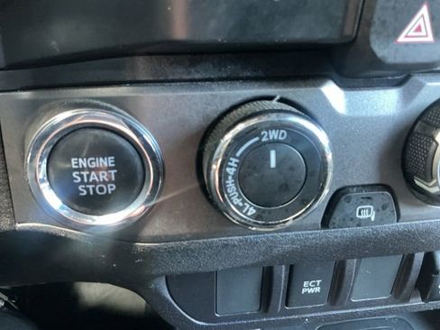 Used 2019 Toyota Tacoma TRD Sport AWD/4WD image 22