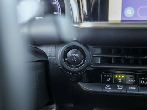 Used 2023 Toyota Crown Limited image 19