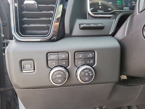 Used 2024 GMC Sierra 1500 AT4X image 33