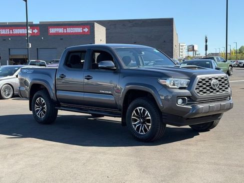 Used 2020 Toyota Tacoma TRD Sport w/ Technology Package AWD/4WD image 9