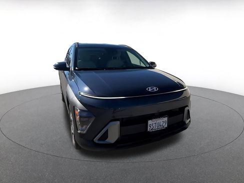 Used 2025 Hyundai Kona SEL image 3