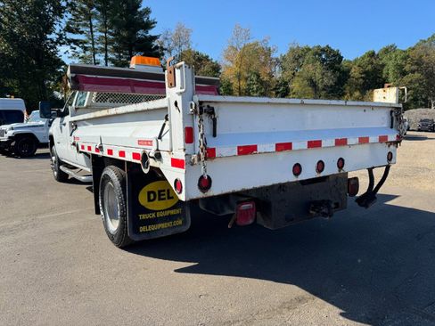 Used 2015 GMC Sierra 3500 2WD Crew Cab image 3