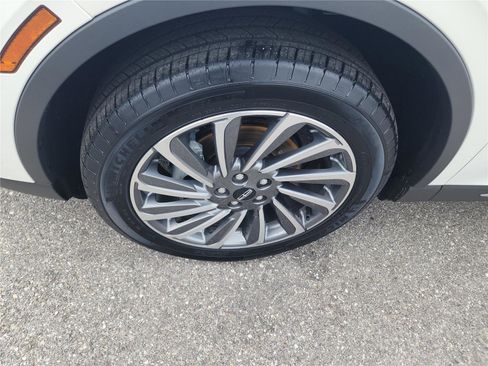 Used 2023 Lincoln Corsair Reserve image 9