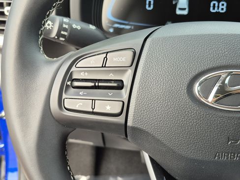 Certified 2025 Hyundai Venue Limited FWD image 27