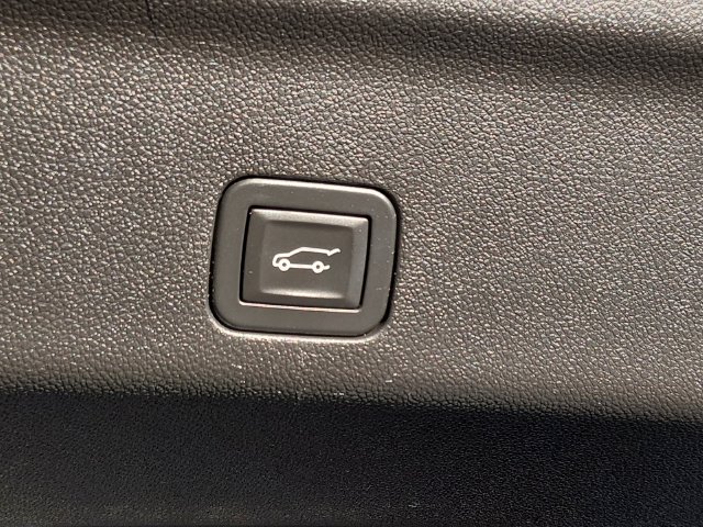 Used 2025 Chevrolet Tahoe LT RWD image 15