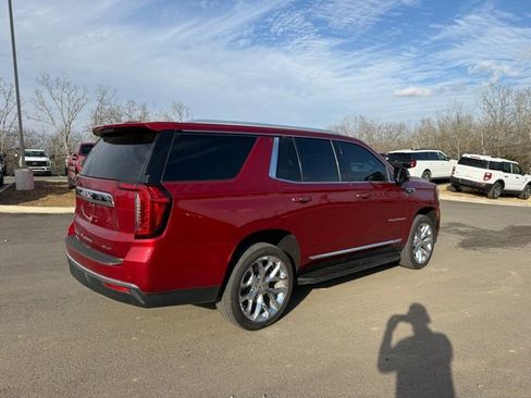 Used 2022 GMC Yukon SLT w/ SLT Premium Package image 3