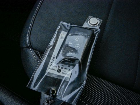 Used 2024 Volkswagen Taos SE w/ Panoramic Sunroof Package image 35