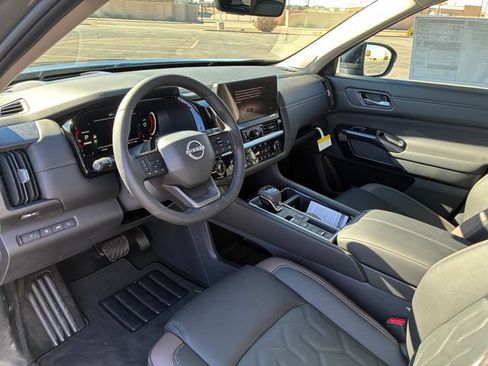 New 2026 Nissan Pathfinder Platinum FWD image 11