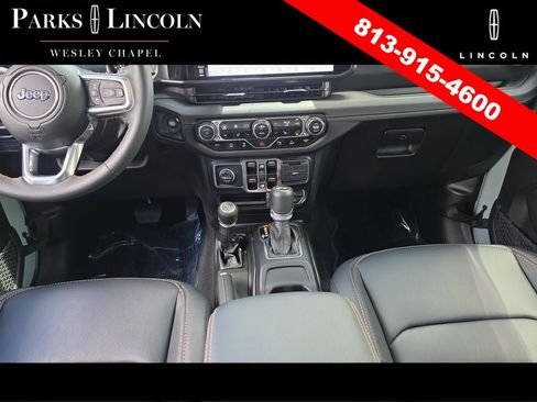 Used 2024 Jeep Wrangler Unlimited Sahara w/ Technology Group AWD/4WD image 12