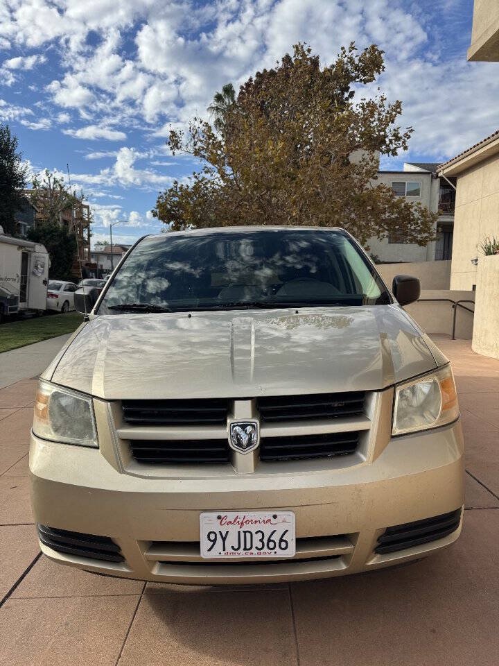 Used 2010 Dodge Grand Caravan SE w/ Climate Group FWD image 2