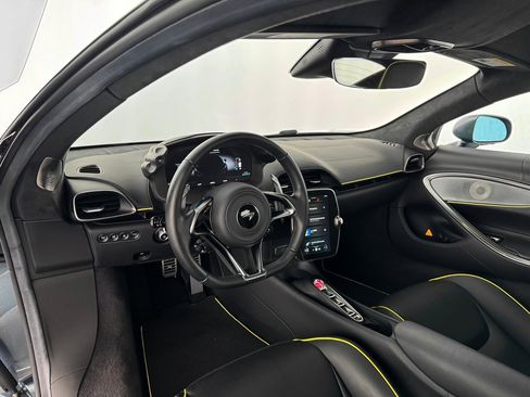 Used 2023 McLaren Artura image 15