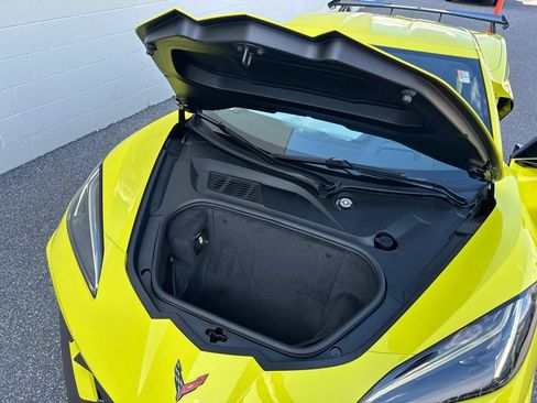 Used 2021 Chevrolet Corvette Stingray Premium Cpe w/ Z51 Performance Package RWD image 18