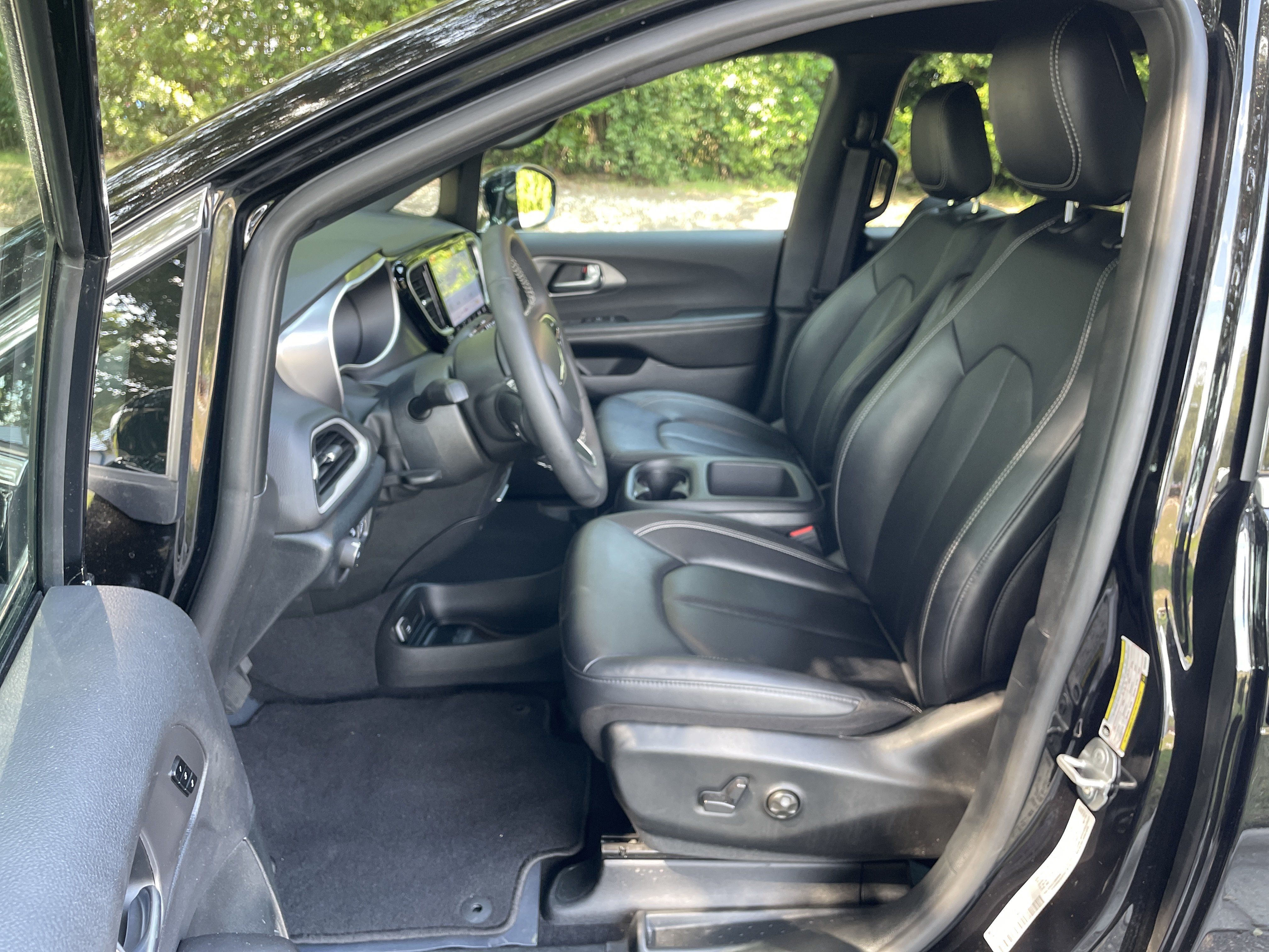 Used 2026 Chrysler Pacifica Select FWD image 15