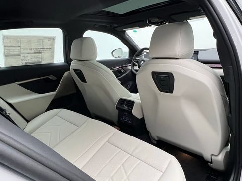Used 2026 BMW i5 eDrive40 w/ Premium Package RWD image 8