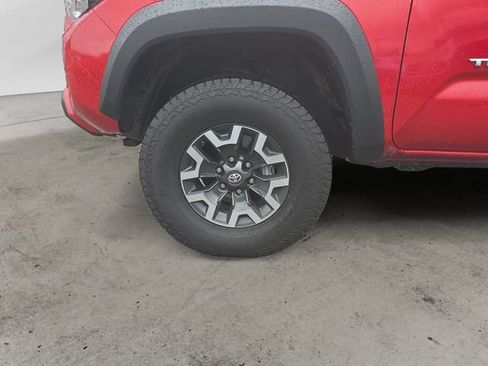 Used 2019 Toyota Tacoma TRD Off-Road AWD/4WD image 9