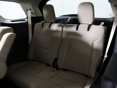 Used 2022 Ford Explorer XLT image 31