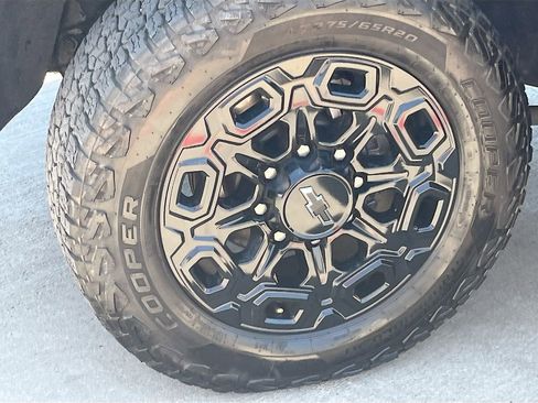 Used 2022 Chevrolet Silverado 2500 LTZ w/ LTZ Plus Package AWD/4WD image 30