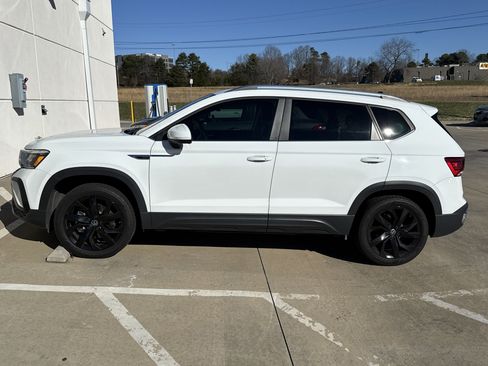 Used 2023 Volkswagen Taos SE image 7