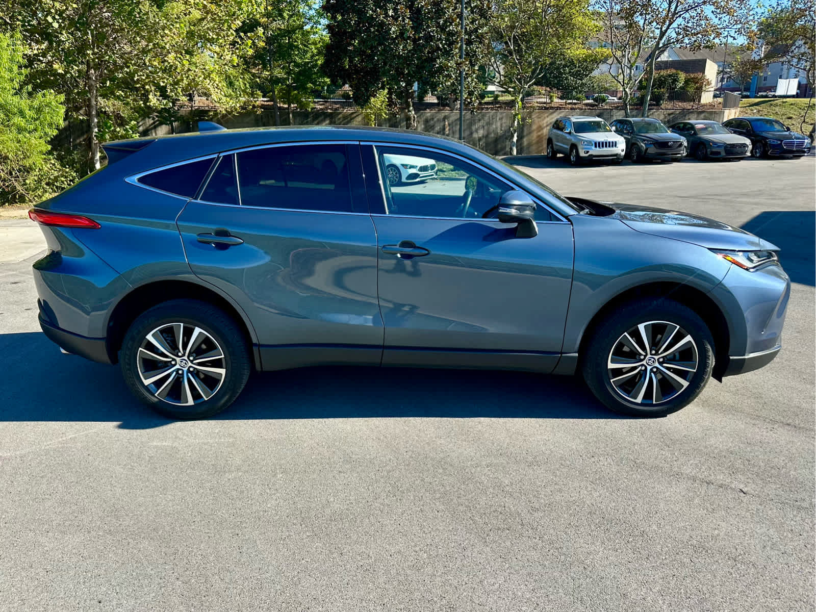Used 2024 Toyota Venza LE AWD/4WD image 4