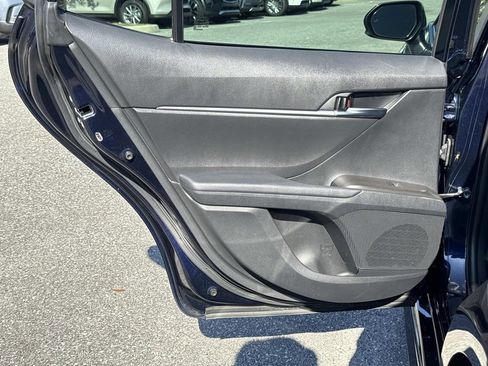 Used 2022 Toyota Camry SE image 17