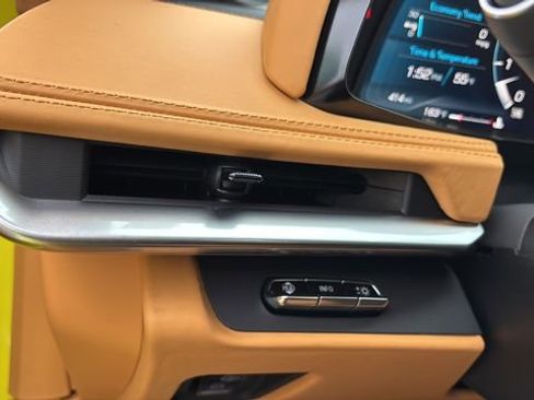 Used 2023 Chevrolet Corvette Stingray Premium Conv w/ Z51 Performance Package image 19