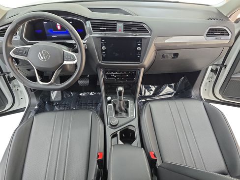 Certified 2022 Volkswagen Tiguan SE image 9