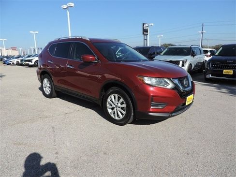Used 2018 Nissan Rogue SV image 3