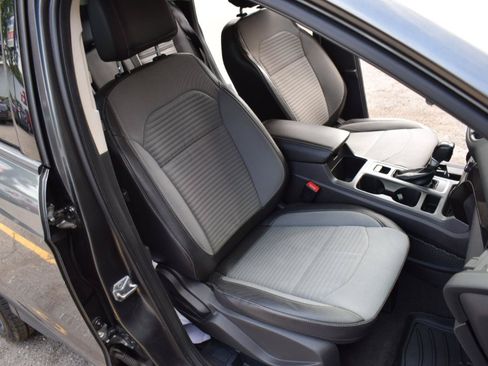 Used 2017 Ford Escape SE w/ Equipment Group 201A FWD image 31
