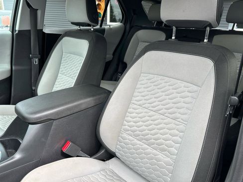 Used 2020 Chevrolet Equinox LT w/ Driver Convenience Package image 19