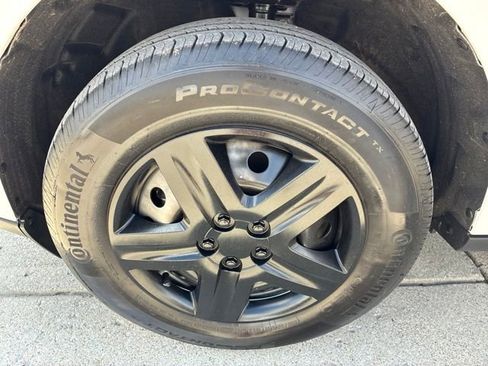 Used 2025 Ford Maverick XL w/ Equipment Group 102A AWD/4WD image 12
