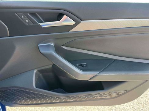 Used 2024 Volkswagen Jetta SE image 8