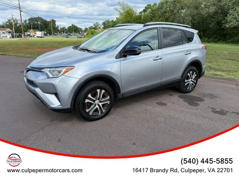 Used 2017 Toyota RAV4 LE AWD/4WD image 2