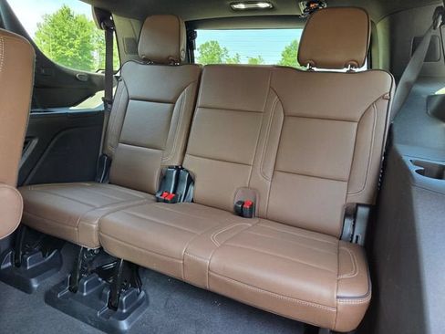 Used 2025 Chevrolet Tahoe High Country AWD/4WD image 17