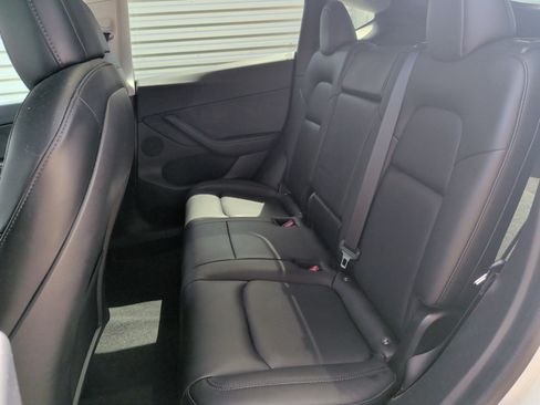 Used 2021 Tesla Model Y Long Range AWD/4WD image 32