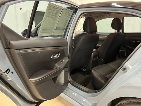 Used 2025 Nissan Sentra SR FWD image 18