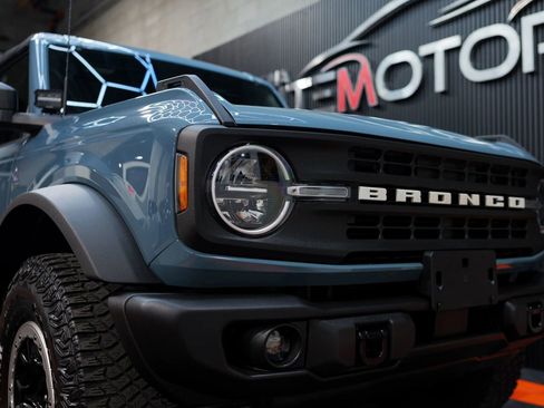 Used 2023 Ford Bronco Black Diamond w/ Sasquatch Package image 9