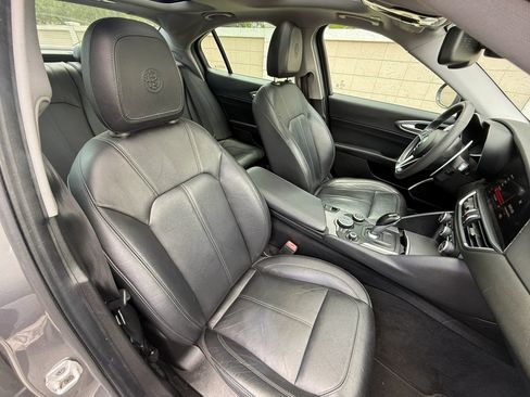 Used 2017 Alfa Romeo Giulia Ti AWD/4WD image 9