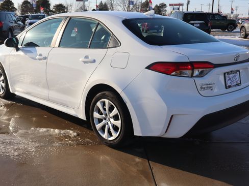 Used 2024 Toyota Corolla LE image 7