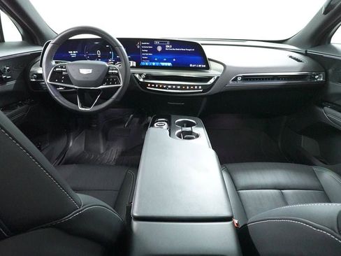 Used 2024 Cadillac Lyriq Luxury AWD/4WD image 9
