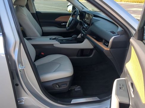 Used 2024 Toyota Grand Highlander Limited image 28