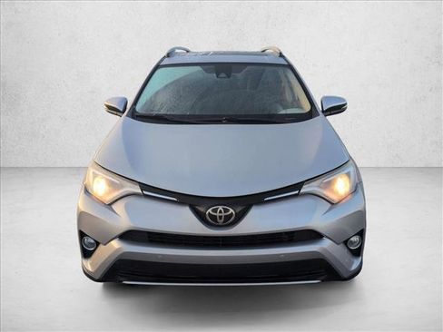 Used 2018 Toyota RAV4 XLE image 2