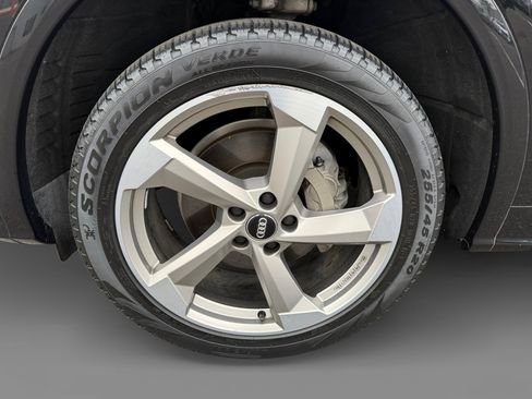 Used 2020 Audi Q5 2.0T Titanium Premium Plus w/ Premium Plus Package image 9