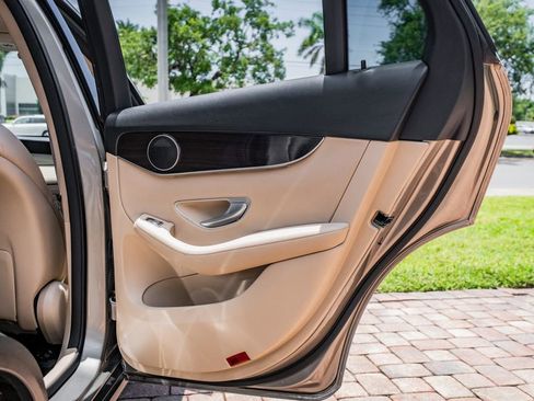 Used 2022 Mercedes-Benz GLC 300 image 38