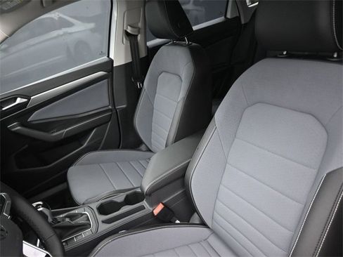 New 2025 Volkswagen Jetta SE image 33