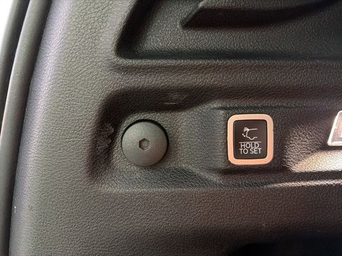 Used 2024 Jeep Grand Cherokee L Limited w/ Luxury Tech Group II image 9