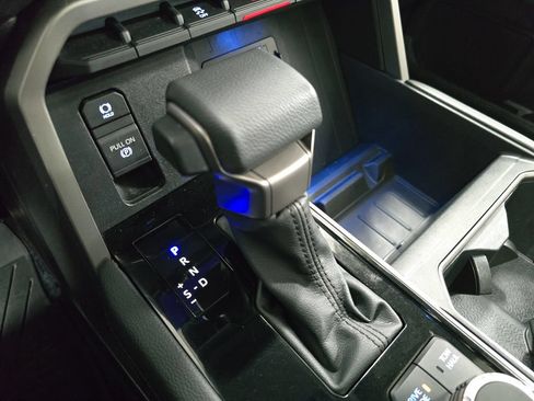 Used 2024 Toyota Tundra Limited AWD/4WD image 21